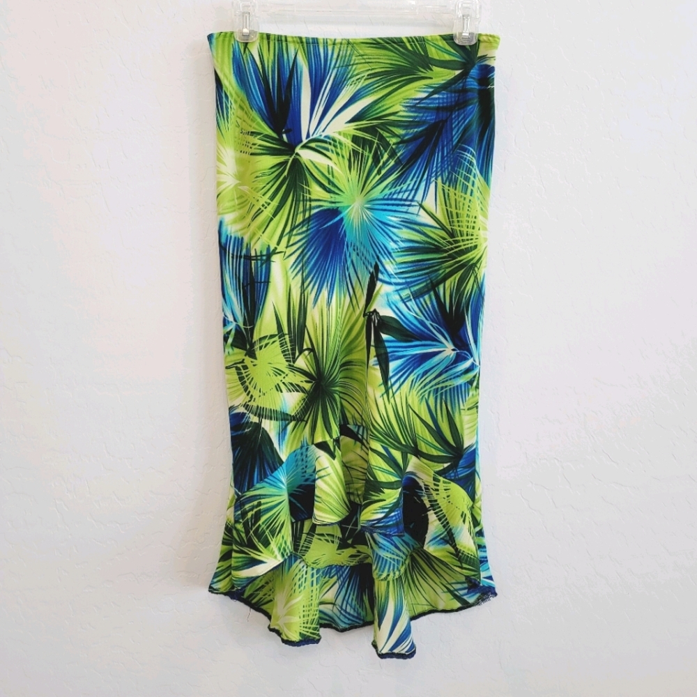 💕 LunaChix Asymmetrical Skirt Blue and Green Size M
